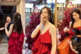 3个孩子的妈520收到老公惊喜，电梯打开让人羡慕：越疼老婆越有钱视频封面