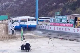 最强高速防撞护栏测试！桥梁涡激有救了？碧达国内行业领先品牌视频封面