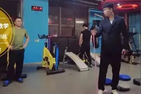 大神教学｜想学点杀又怕伤手腕！这四个动作助你变成无情铁腕！视频封面