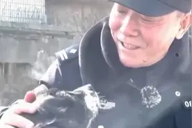 相伴12年警犬退役，退休民警领回家，让人泪目丨法治中国60′视频封面