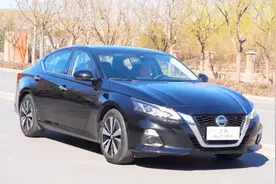 百公里6个油！17万！体型碾压宝马3系，买了它赚足面子视频封面