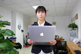 屌丝为了信用卡提额，让朋友帮忙在医院里刷卡，没想到被降额了视频封面