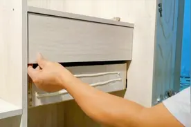 衣柜抽屉，挂衣杆安装固定方法，现在五金挂件设计的也太完美了视频封面