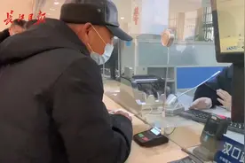 汉口火车站增设老人便捷通道，有专门候车区视频封面