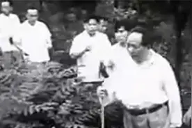 1959年，毛主席回乡给父母扫墓时，说了一段充满辩证的话语视频封面