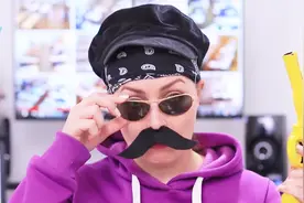 爆笑恶作剧：创意DIY假胡须整蛊闺蜜，女扮男装别有风味！