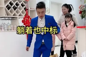 阿伟以为欧阳爸爸生病了，喂他喝药，结果差点.....