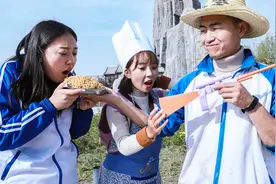 搞笑短剧：学生用A4纸做SKS，食堂阿姨打了满满一碗饭，太逗了视频封面