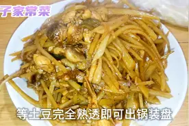 中午意外弄了个鸡叉骨和土豆丝的组合，没想到这样的做法这么好吃