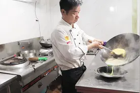 厨师长教番茄煎蛋汤，万万没想到技巧这么简单，汤还如此鲜美好喝