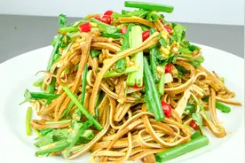 饭店里的香葱凉拌豆腐丝好吃有诀窍，厨师长告诉你都放那些调料视频封面