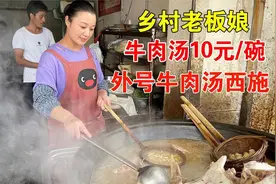 蚌埠最美老板娘，牛肉120一斤卖出天价，顾客闻名只为看牛肉西施视频封面