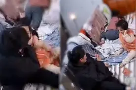 泪目！监控拍下患罕见病3岁女儿独立坐起来，母亲激动又哭又笑视频封面