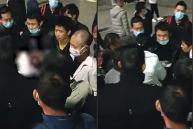 网曝玉林25岁女子在深圳龙华汽车站流浪被围观,街道办:已护送回乡视频封面