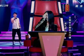 好声音：小镇男孩唱嗨了，可把那英乐够呛！这一首爱太经典了视频封面
