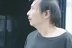 无限正义：叫花子被武警押送，竟用这种方式逃走，真狡猾！视频封面