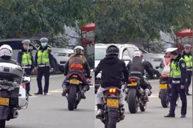 机车车队过弯帅气压弯，看到交警后瞬间坐直减速：人行减速带！视频封面