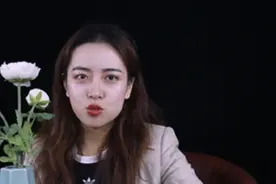 男人有时间更新朋友圈，却不回你消息，女人没必要再等