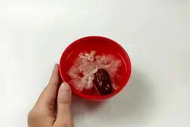 女生长小胡子很尴尬，教你一个土方法，轻松去掉小胡子视频封面