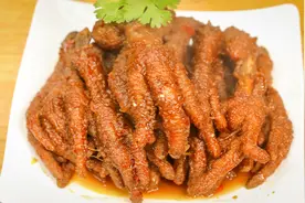 厨师长做的虎皮鸡爪，一嗦就脱骨，市面上一般二般的店，直接碾压