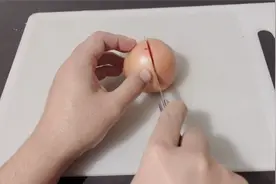 厨师朋友是这样切西红柿的，一学就会，下回做饭又能露一手了！