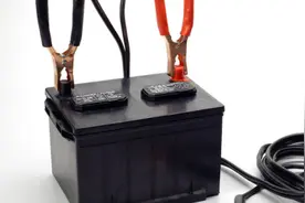 汽车电瓶充满电是多少伏？一条视频讲明白，延长使用寿命视频封面