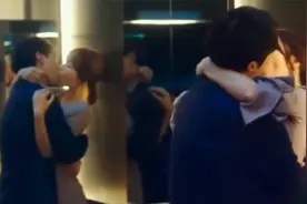 【高甜吻戏】女生也太主动了吧，一见面就忘情拥吻！视频封面