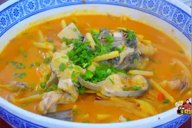 酸菜鱼新吃法，鮰鱼加酸笋也能做出不一样的味道，酸爽开胃，真香