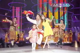 贾乃亮 李小璐一家携手演唱《大王叫我来巡山 》，现在真是心疼视频封面