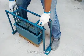 50岁农村大叔发明简易制砖机，成本只需60元，工作效率提高10倍！