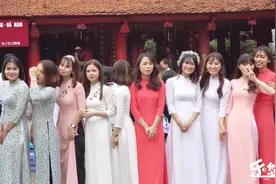 实拍越南学生毕业典礼全过程，中国小伙在河内，女孩们好养眼！