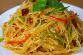 经典家常菜“炝拌土豆丝”做法，爽脆开胃，下酒又下饭，做法简单