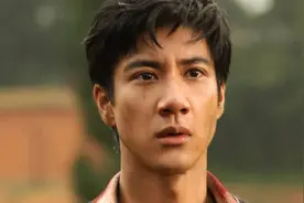 王力宏回台湾避风头，品牌代言挨个掉，中纪委：艺人违法失德必究视频封面