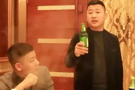 大哥有钱后回家找兄弟，却被兄弟们误会是炫耀，这下把大哥气坏了视频封面