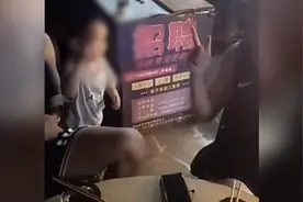 4岁男孩饭桌上和大人划拳输赢各半，拍摄者：一桌人没有不惊讶的视频封面