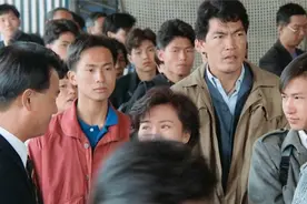 大傻哥再也不拿刀砍人了，送儿子上警校真的这段太逗了！视频封面
