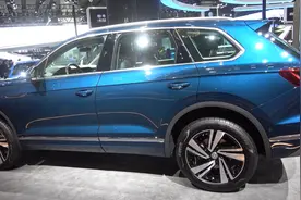 总算见到实车！4米9车身真漂亮，与卡宴同平台，却比X5便宜13万视频封面