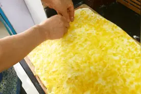 为什么买的花卷发黄？大妈调一个秘制油酥，蒸出来的花卷很鲜！