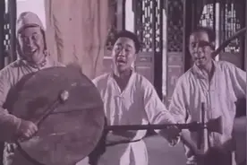 抗日电影神曲《弹棉花》：黄宏变身大忽悠，巧舌如簧哄骗小鬼子！视频封面