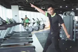 李晨肌肉发达被称“大黑牛”，看了他的健身日常，堪称教科书视频封面