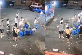 “不打折就砸！”浙江一烧烤摊凌晨遭多名男子掀桌砸椅，警方通报视频封面
