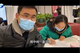 高中老师请假领证，边排队边备课，老公：特理解，起早贪黑很辛苦视频封面