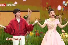 月亮姐姐携手王源带来梦幻歌舞《听我说》，青春活力，活力四射视频封面