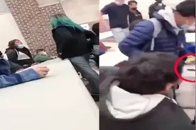 2个女高中生在课堂打架，打得比男生还要猛，周围没一个人劝阻！视频封面