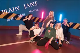 会跳舞的小姐姐能帅到什么程度？《Plain Jane》编舞