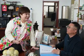 姑娘面试，老板问：什么人一年只上一天班？没想姑娘的回答真有才视频封面