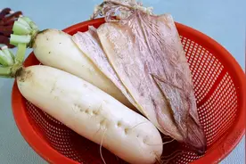 入冬多吃萝卜，加2个鱿鱼教你好吃做法，鲜甜味美，孩子点名要吃视频封面