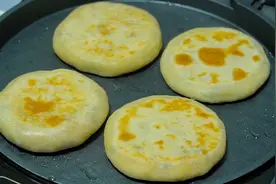 南瓜馅饼怎么做才好吃？从和面到调馅，外酥内鲜，挑食孩子也爱吃