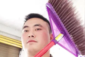 帮老妈打扫店铺，灰尘太大，香蕉锅一招搞定！