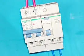 为什么插座严禁用C63的漏电保护器？这是电工的大忌，随时烧电路视频封面